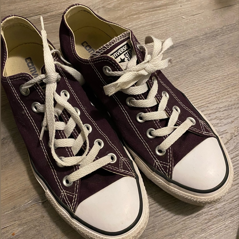 Converse burgundy low top sneakers